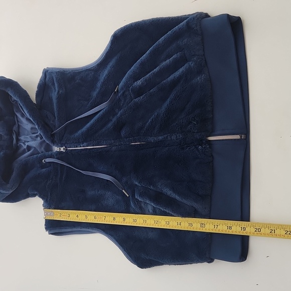 Calia by Carrie Underwood blue fuzzy vest medium - Picture 9 of 10